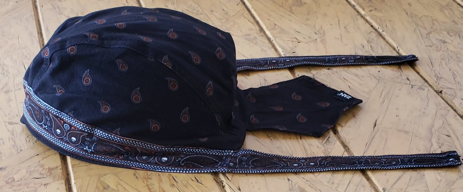 Black Paisley Moisture Wicking Sportflex Flydanna